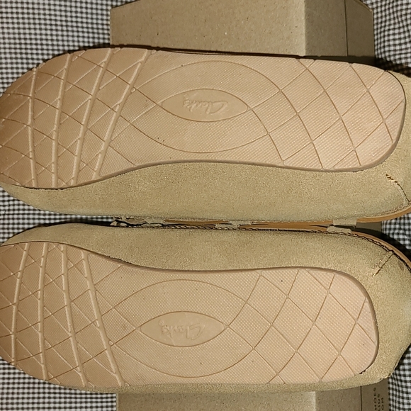 New, Clarks Women's Suede Moc , Slipper Size 8 - Picture 4 of 5